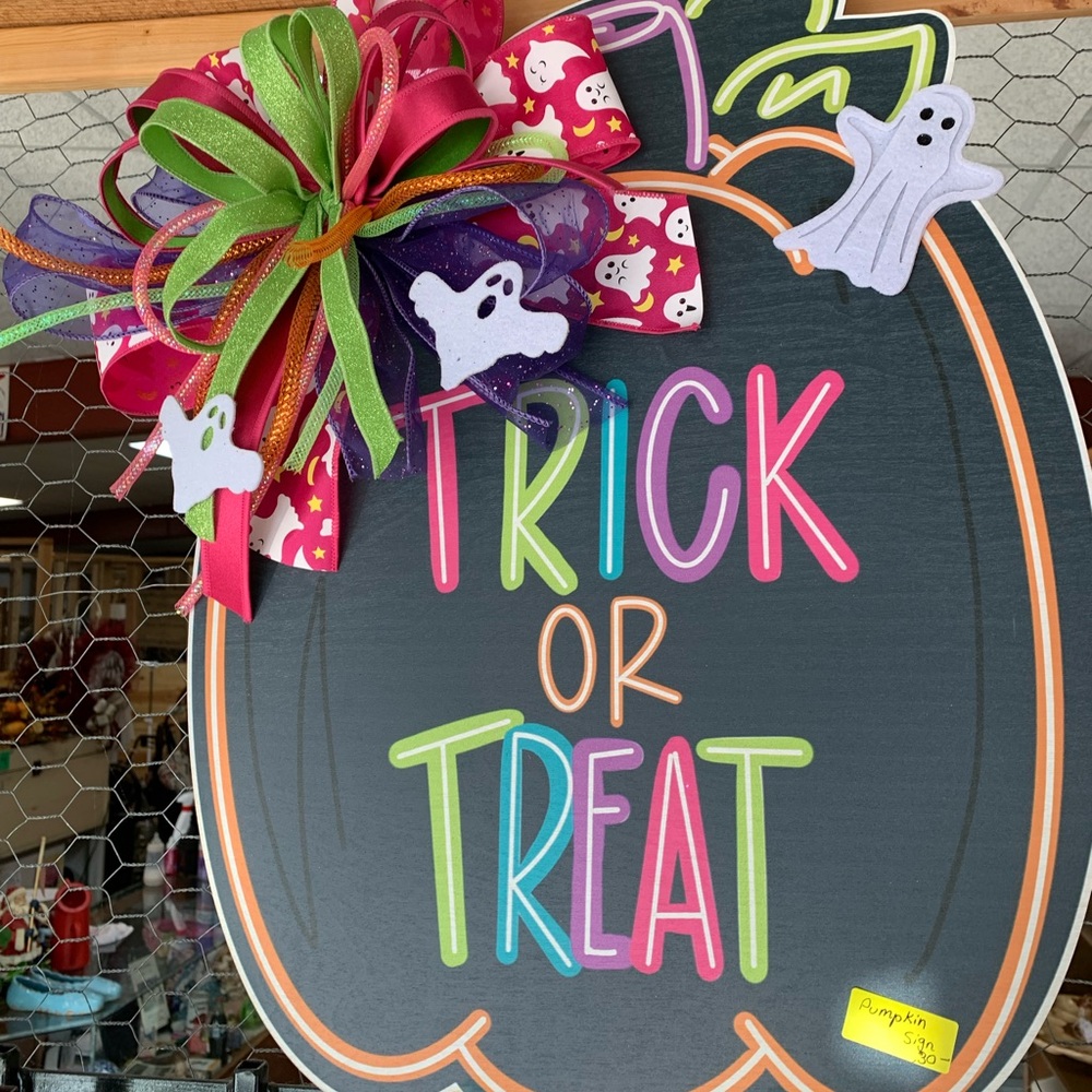 Halloween Trick or Treat Sign with Colorful Bow